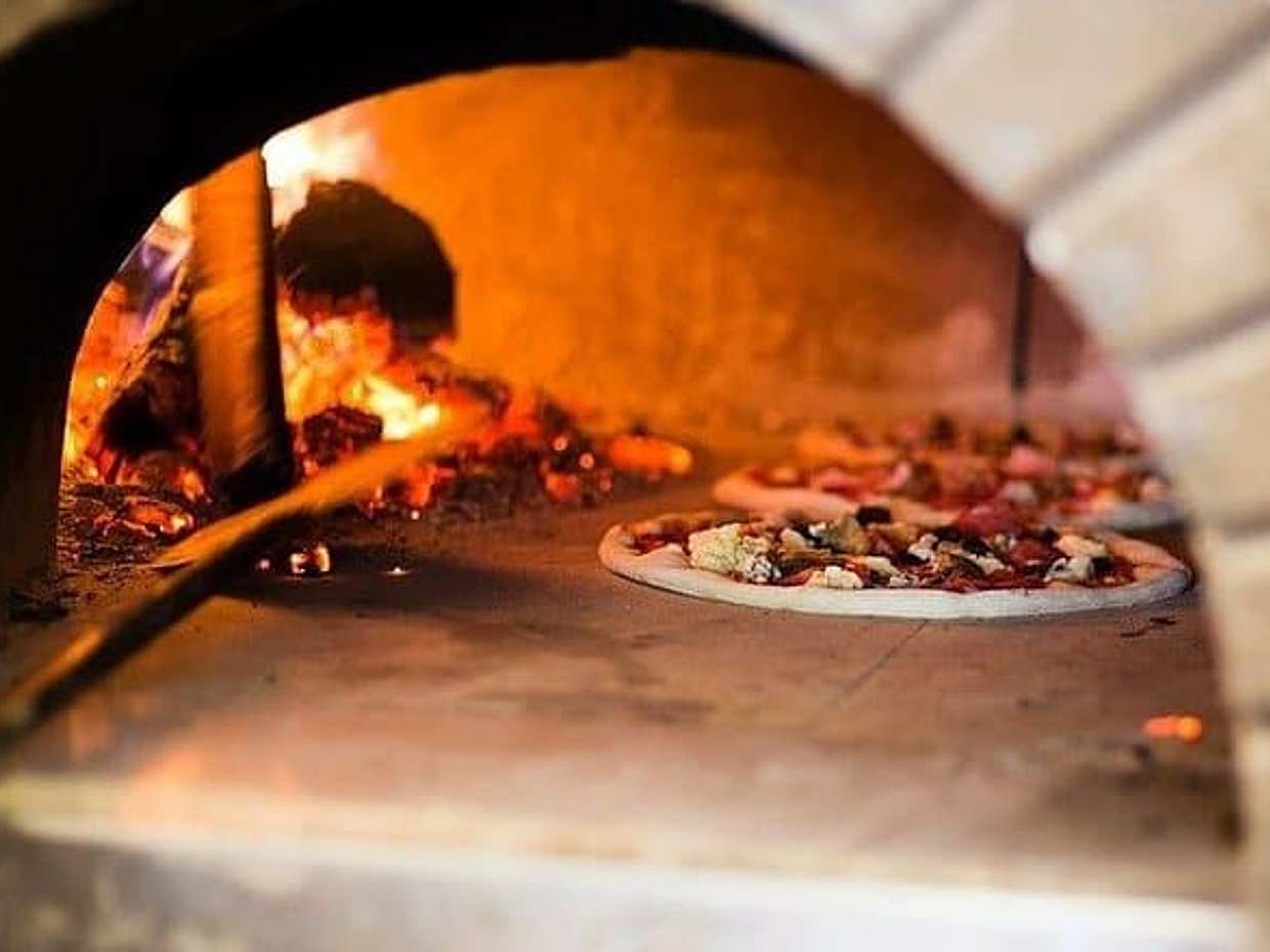 Hands-On Pizza Cooking Class in Naples