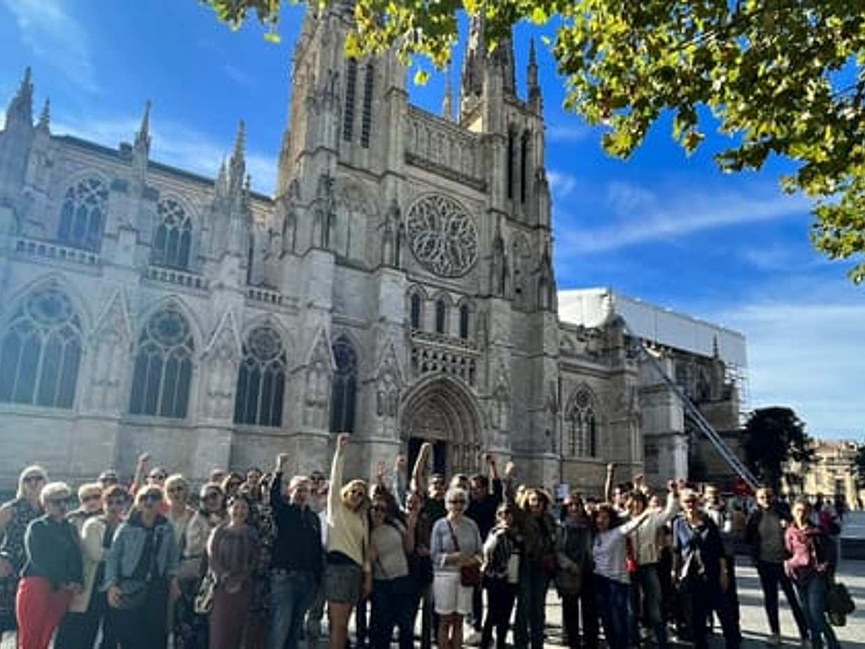 Private: Best of Bordeaux Walking Tour + A glass of Natural Bordeaux Wine