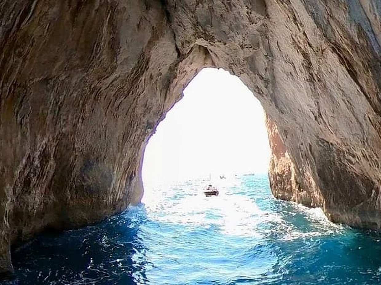 3 Stunden komfortable Capri Privattour mit dem Boot in Italien, Marina Grande, photo 5
