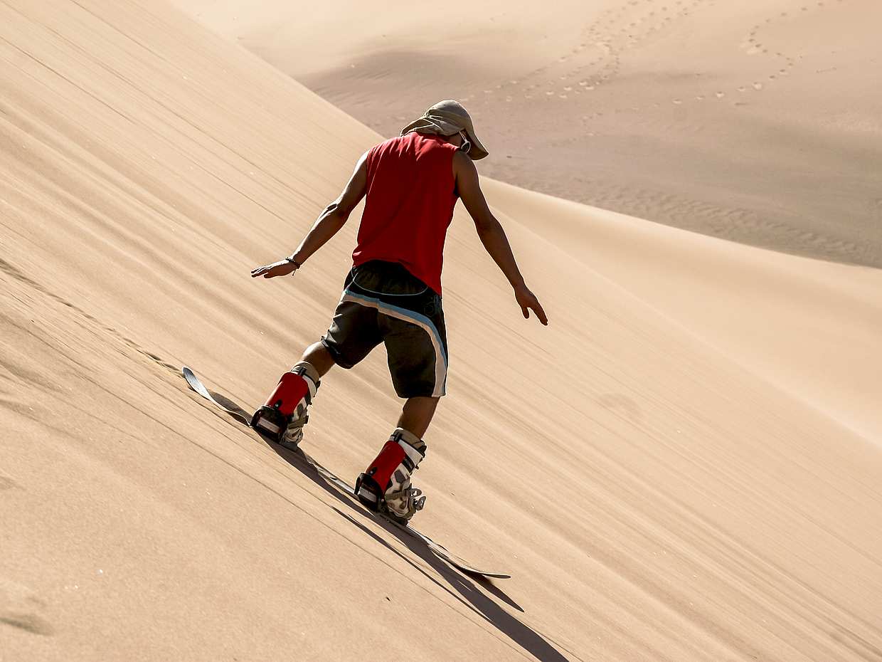Desert Safari with 1-hour Quad Bike, Sandboarding and BBQ Dinner in United Arab Emirates, Dubai, photo 2