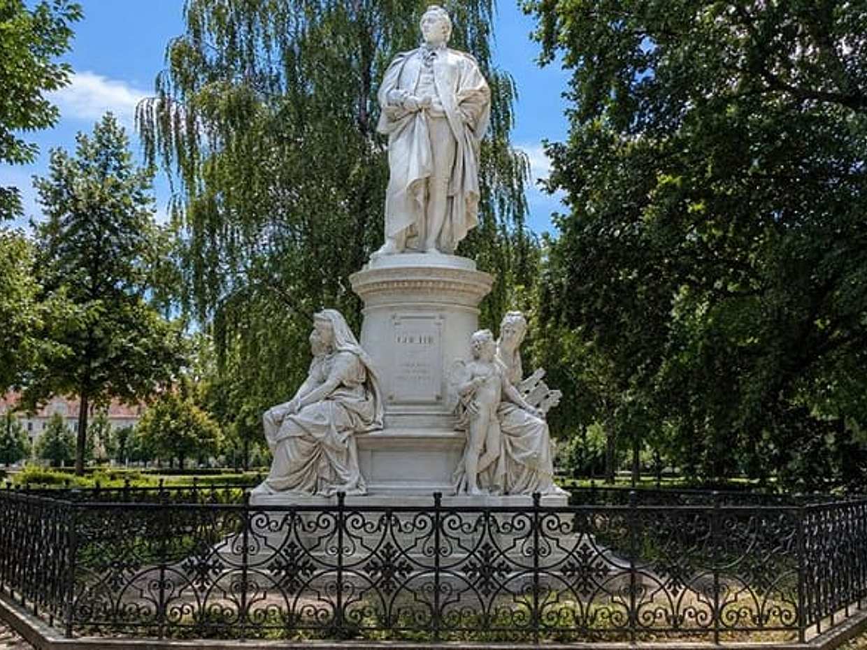 Berlin Scavenger Hunt & Highlights Self-Guided Walking Tour in Germany, photo 4