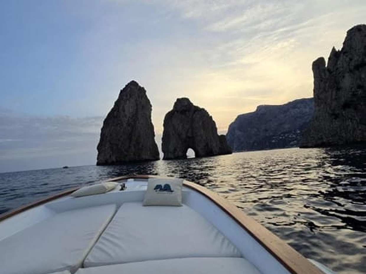 Capri: Experience the magic of the island with an unforgettable Sunset Tour, photo 3