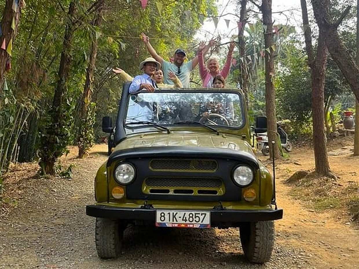 Full-Day Trip to Duong Lam Ancient Village With Jeep & Daily Life