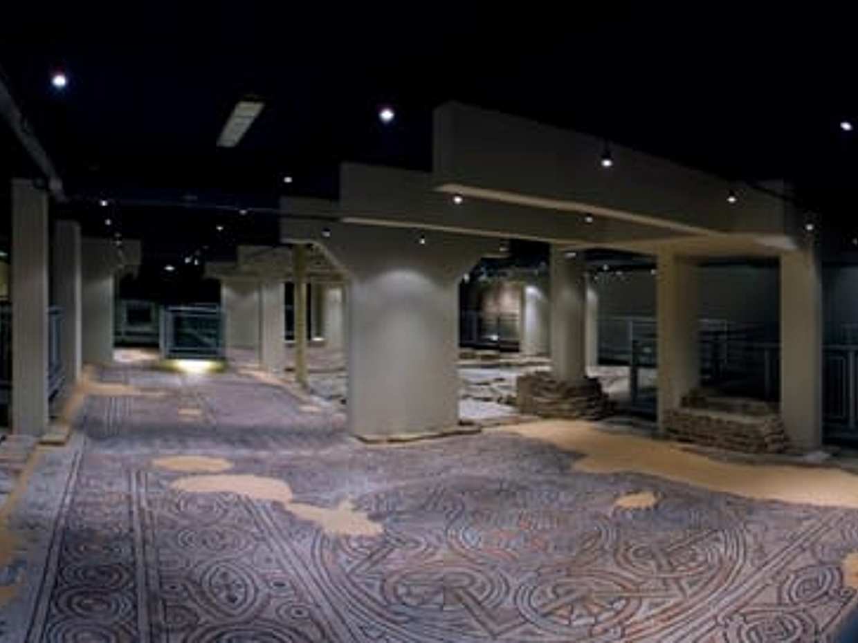 Ravenna: Visit the "Domus of Stone Mosaics" Archaeological Site, photo 3