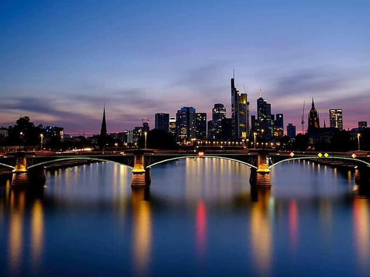 Private Scenic Transfer from Prague to Frankfurt with 4h of Sightseeing