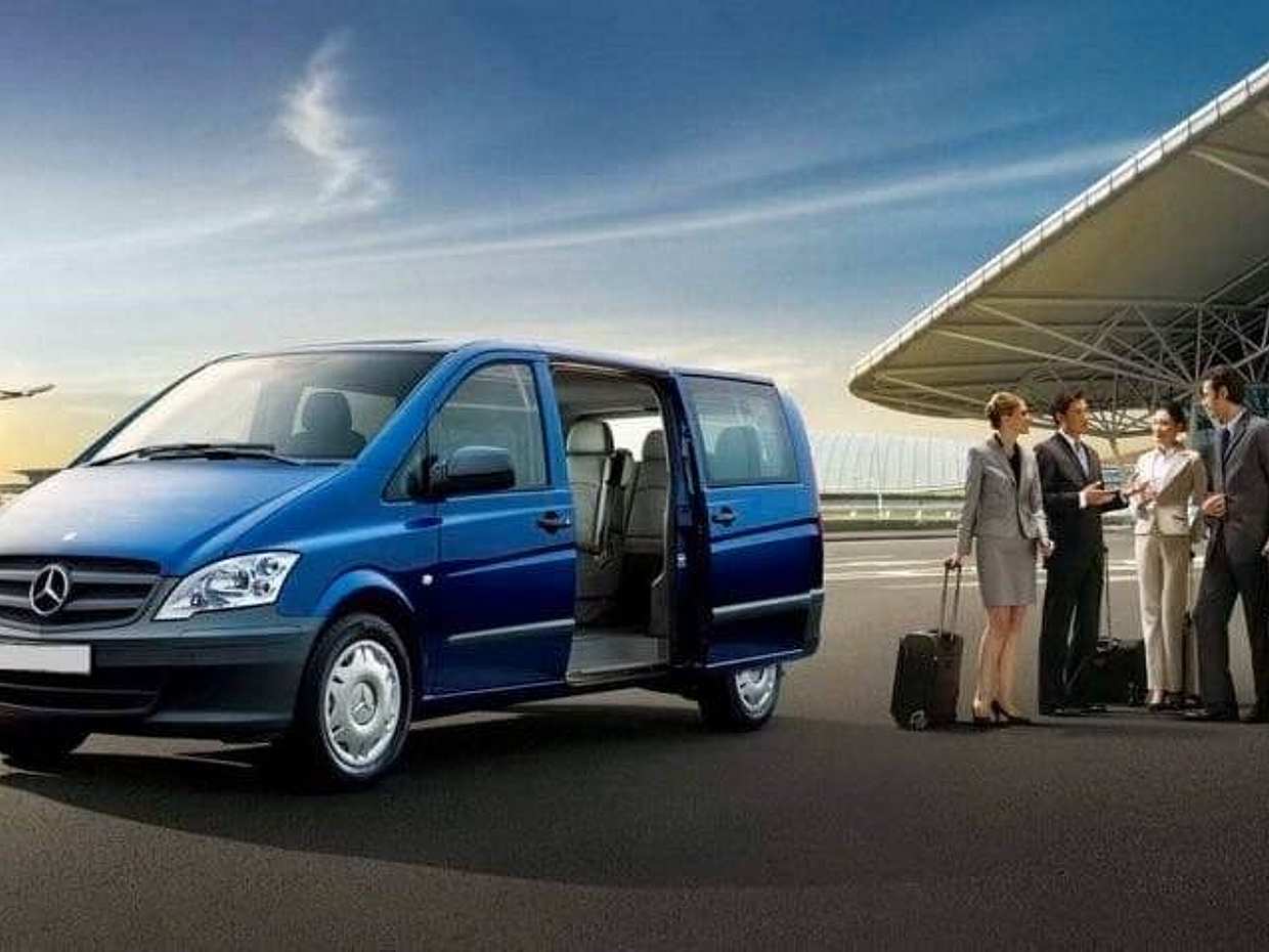 Dubai: veículo particular com motorista para o dia inteiro: 12 lugares nos Emirados Árabes Unidos
