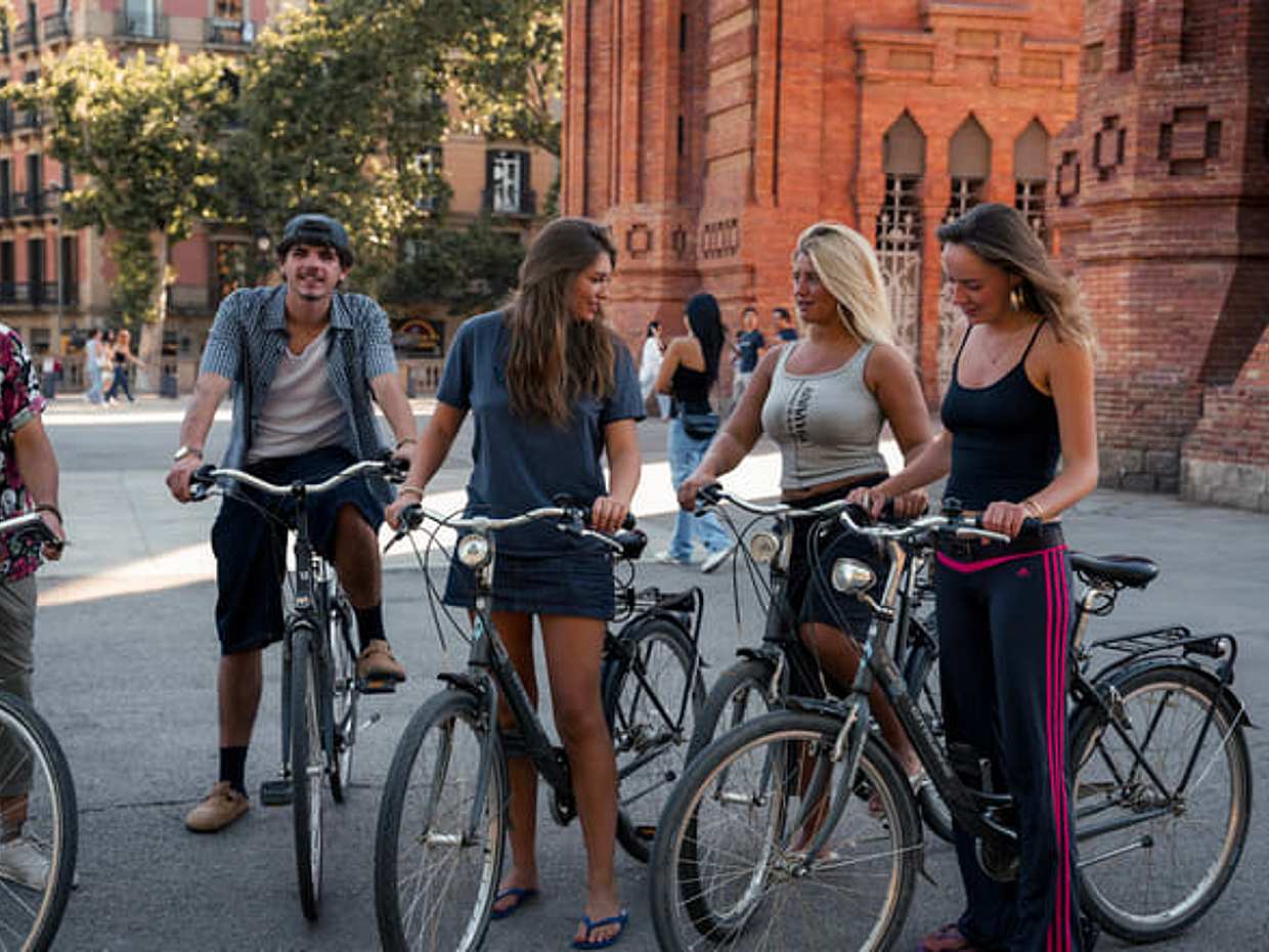 Barcelona Social Bike Tour & Tapas Experience, photo 4