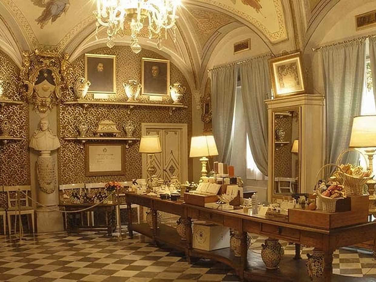 Officina Profumo-Farmaceutica, Ferragamo Museum and Gucci Palace Fashion Tour in Florence, photo 2