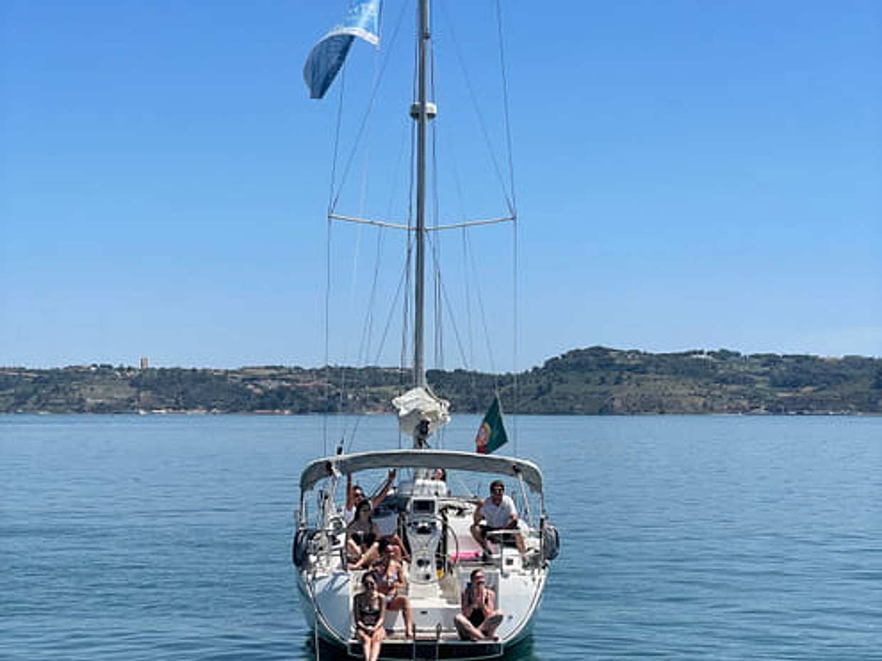 Lisbon Private Sailing Cruise, drink included (options: 2h, 3h, 4h, 6h or 8h), photo 2