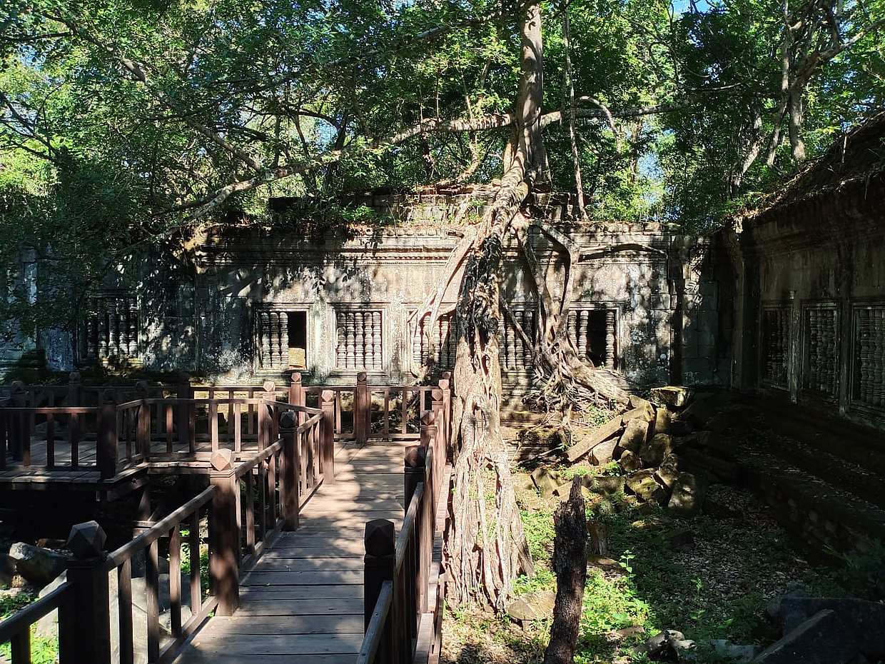 Private One Day Adventure to Beng Mealea and Kompong Khleang in Cambodia, Krong Siem Reap, photo 4