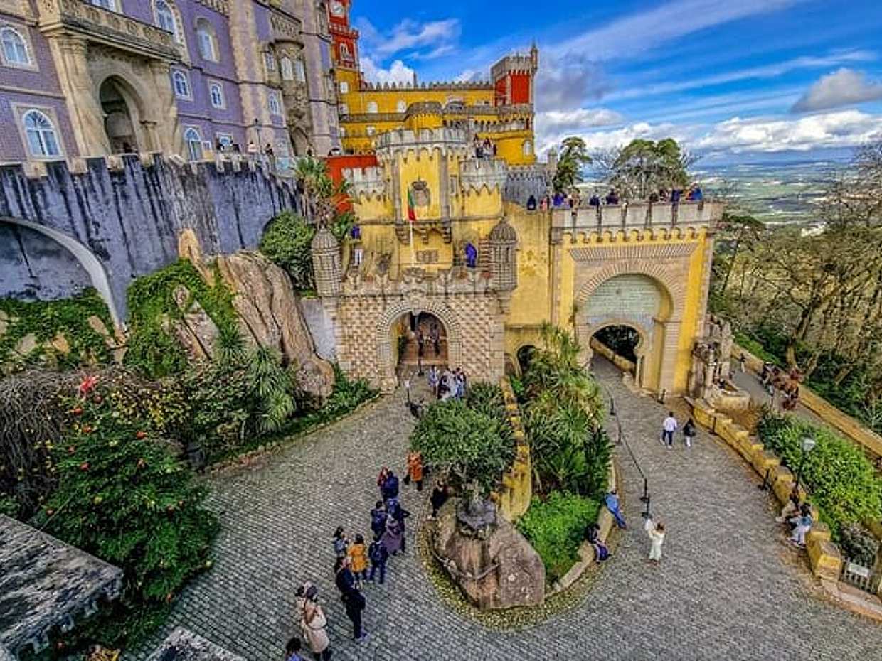 Sintra, Roca et Cascais : Excursion privée d'une journée avec billets pour le Palais de Pena au départ de Lisbonne, Portugal, photo 3