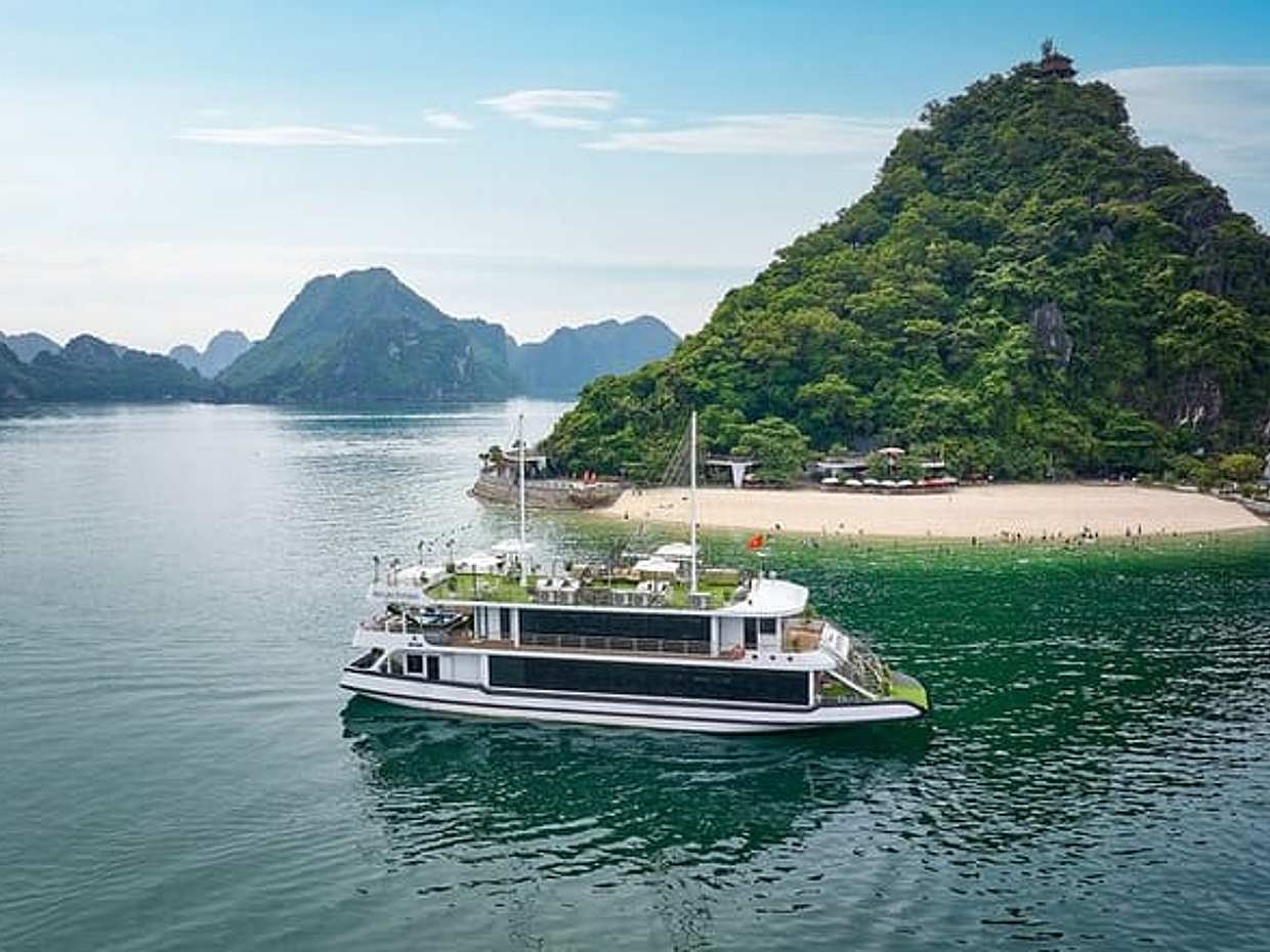 Hanoi: Halong Bay Luxury Hercules Cruises, Buffet & Sunset Party