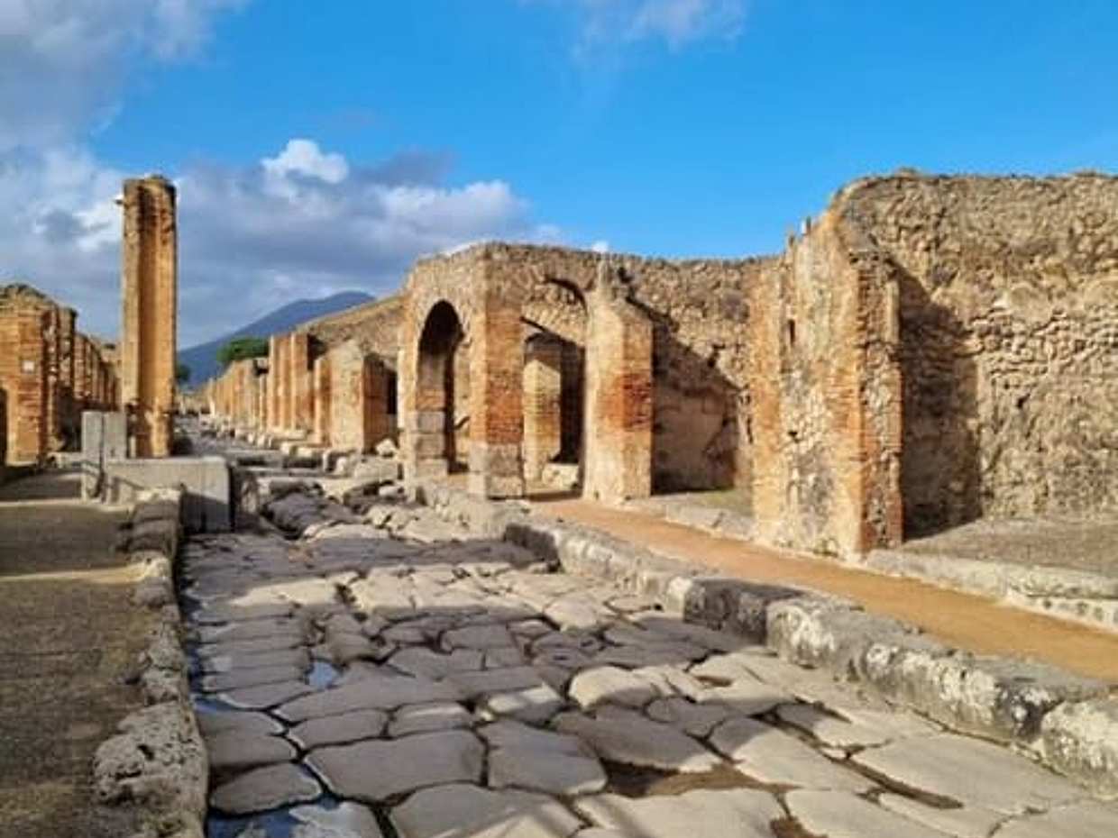 Excursión a Pompeya desde Nápoles en tren y tour guiado de Nápoles