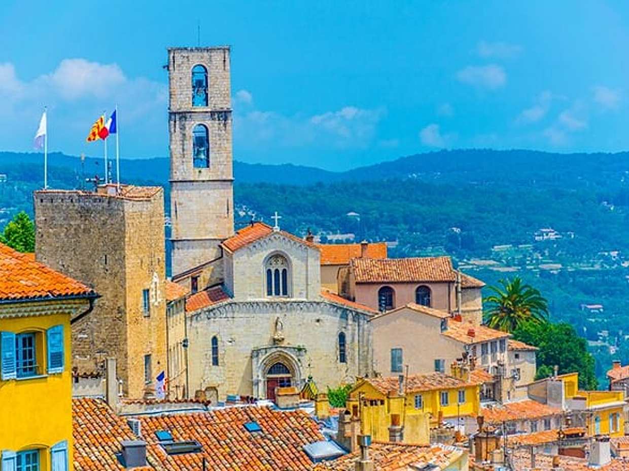 St. Tropez and Port Grimaud Sightseeing Tour from Cannes