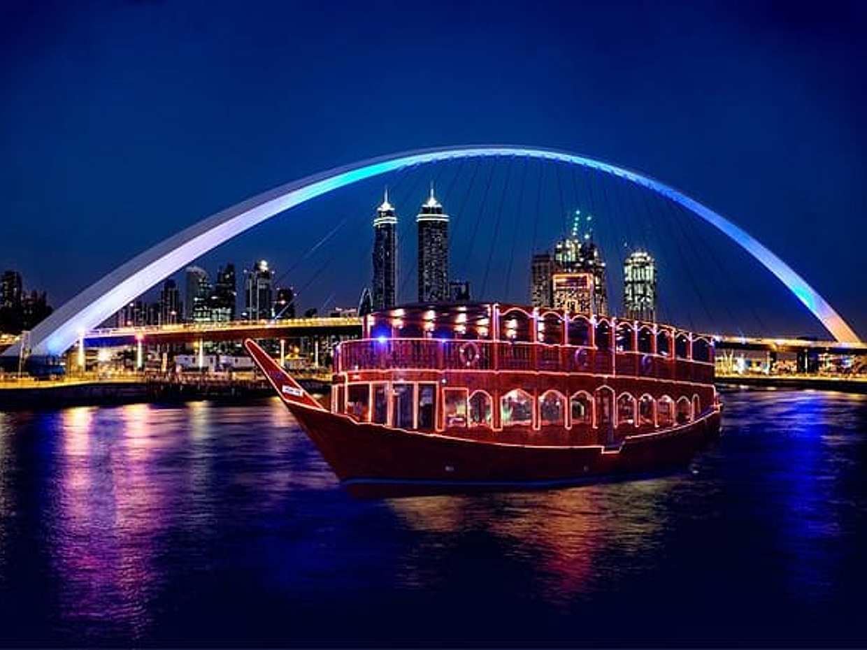 迪拜运河木船晚餐巡游 - 阿联酋惊喜旅游