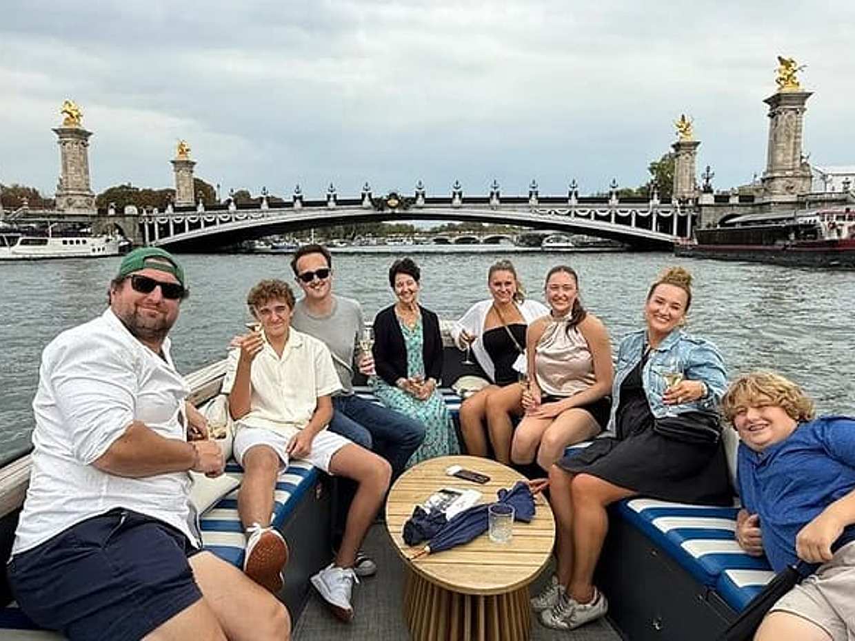 Seine River Hop On Hop Off Cruise Pass for 24 Hour