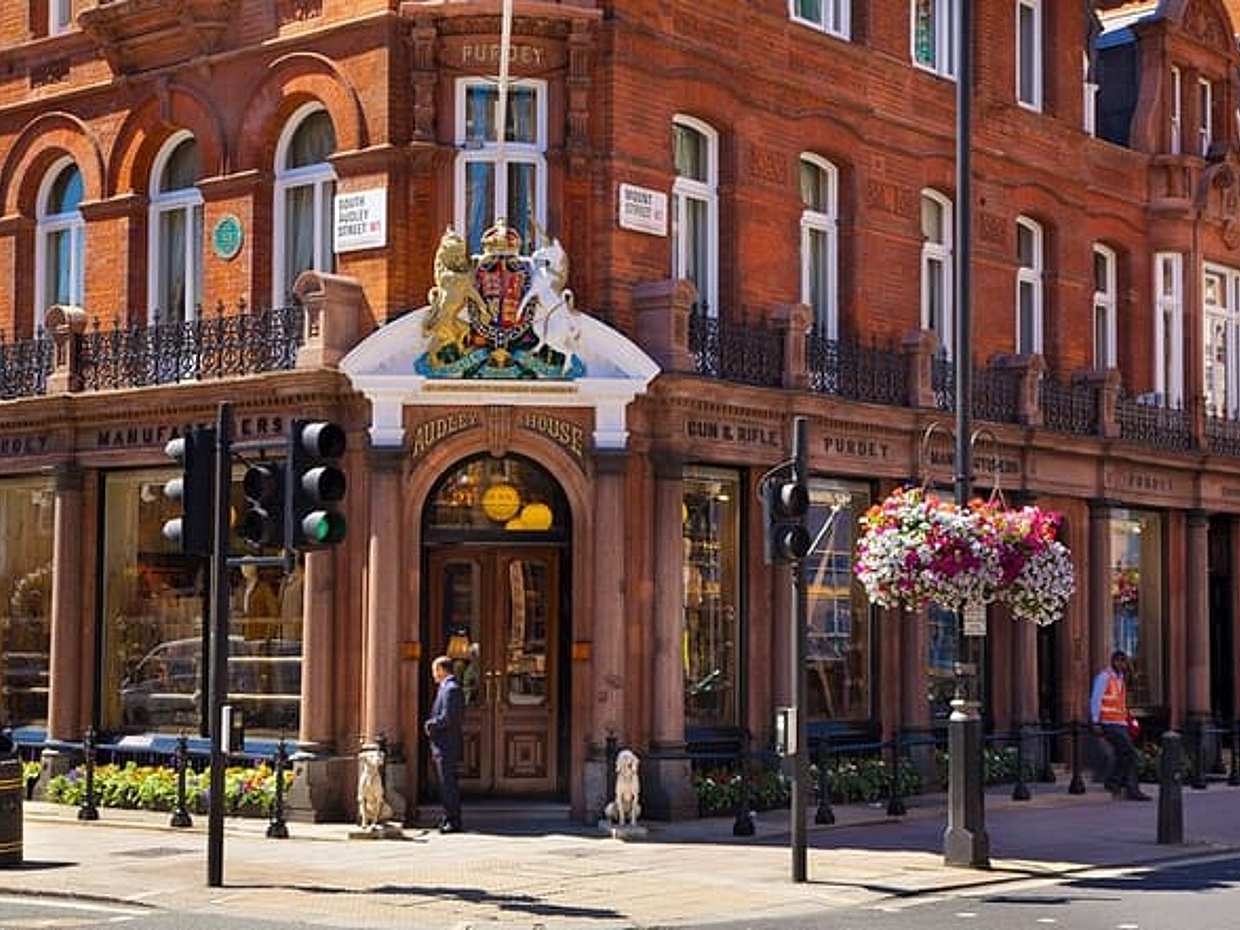 Luxurious Mayfair in London Tour and Exploration Game in United Kingdom