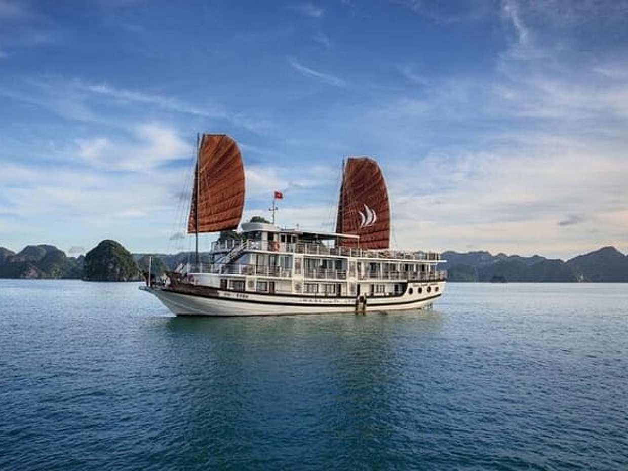 2-Day In Halong Bay Cruise With Transfer From Hanoi
