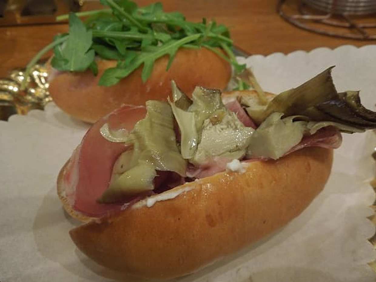 Monti District Street Food and Sightseeing Tour in Italy, Rome