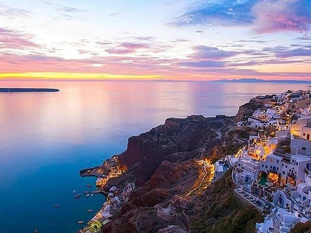 Shared Golden Morning Trip of Santorini via Hot Springs & White Beach
