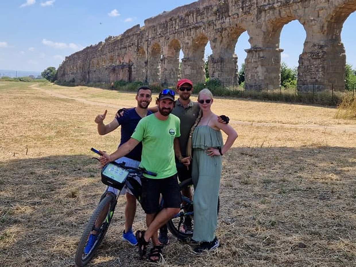Appia Antica et le Labyrinthe Souterrain de Rome à Ebike : une expérience entre ombre et lumière sans équivalent en Italie, photo 3