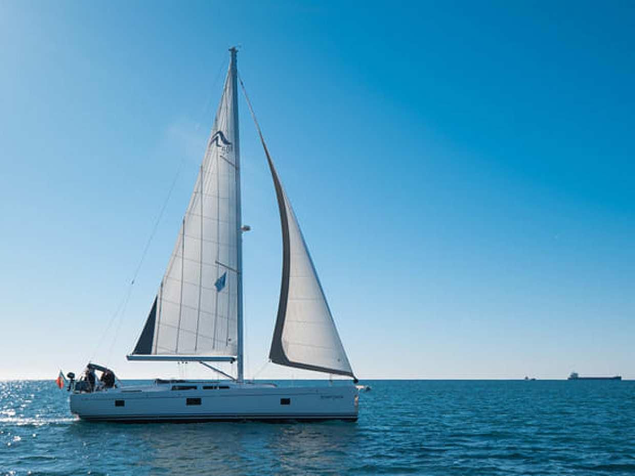 "Cascais 2 Stunden Premium Private Segeltour mit Getränk in Portugal"