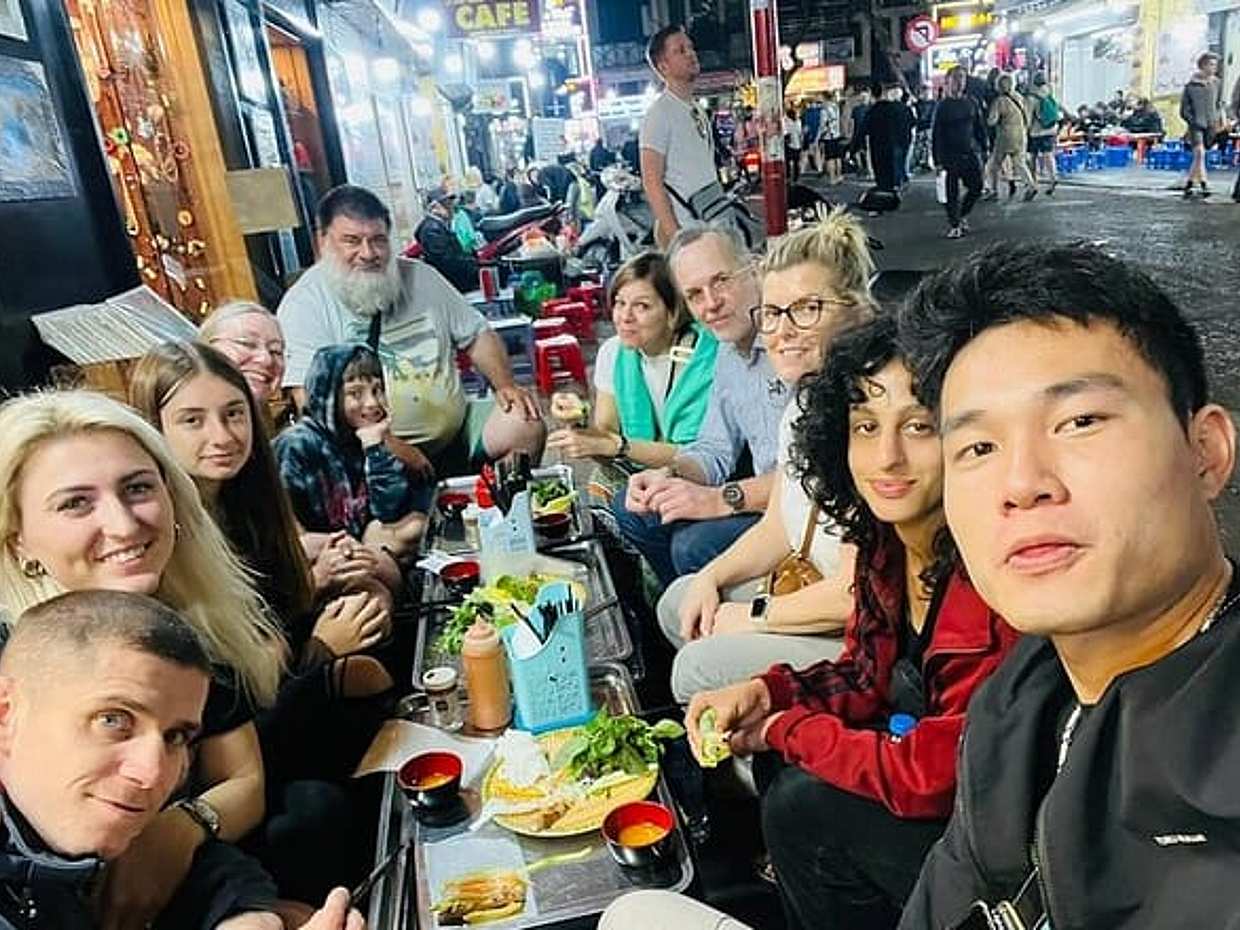 Walking Street Food Tour in Hanoi and Train Street, photo 3