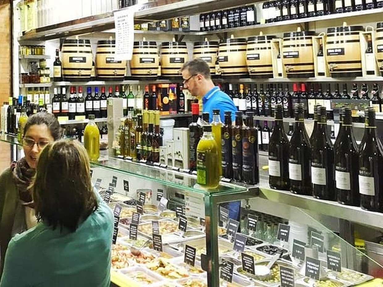 "Sevilla: Tour a pie por el mercado de Triana con guía local en España", photo 4
