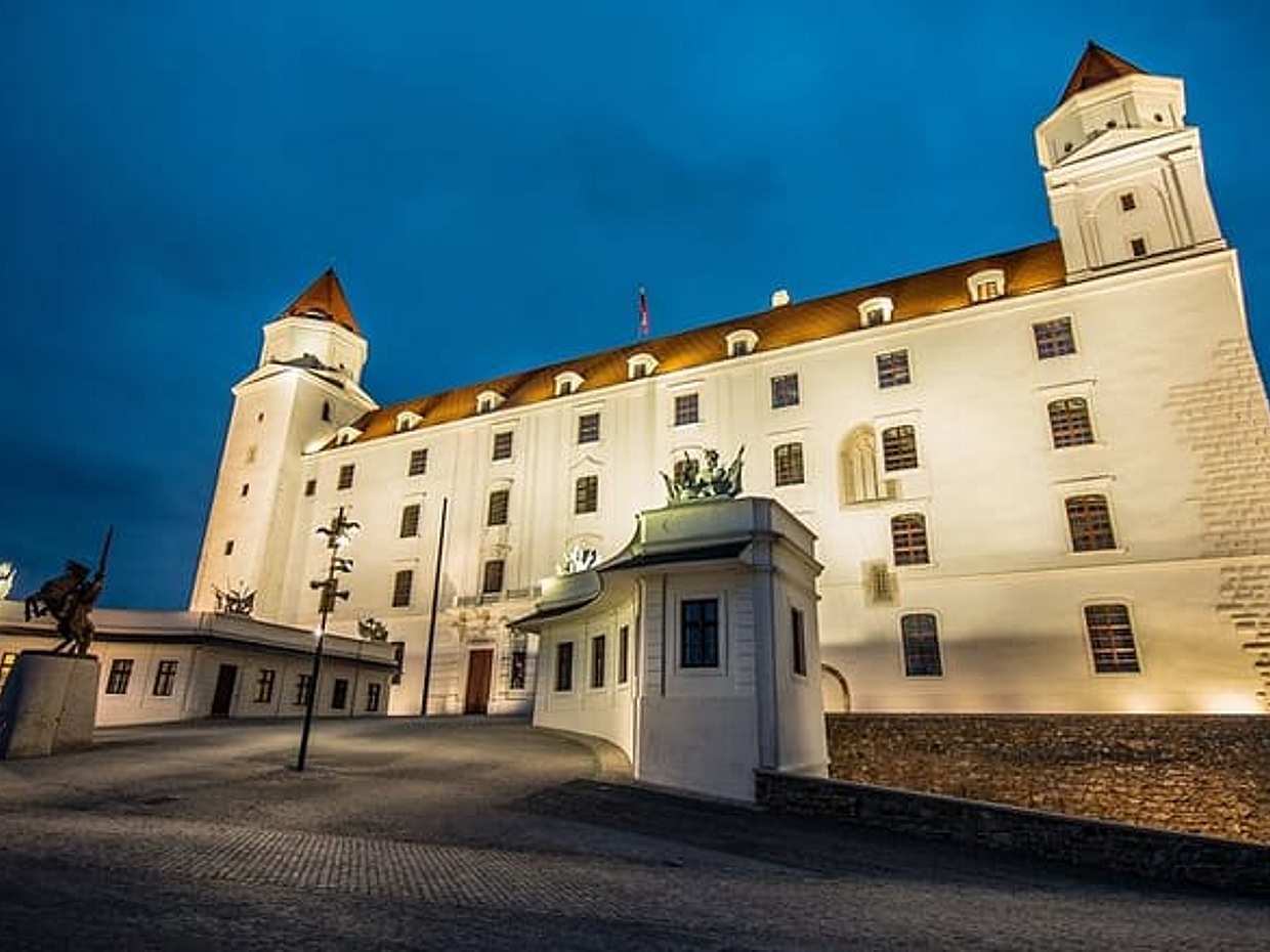"Slovenya'daki Ljubljana'dan Bratislava'ya Özel Doğrudan Transfer"