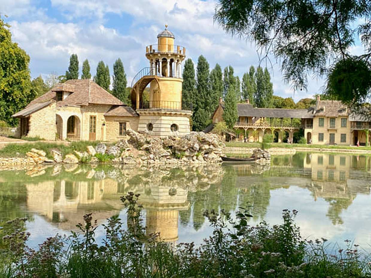 Giverny Versailles Trianon Small Group from Paris by Minivan.
