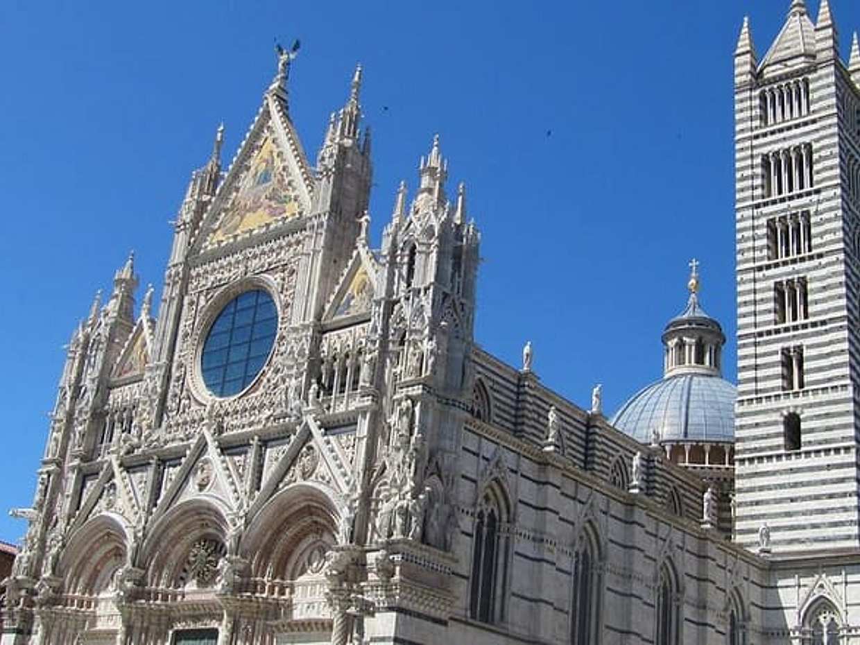 Siena Scavenger Hunt & Highlights Self-Guided Walking Tour in Italy