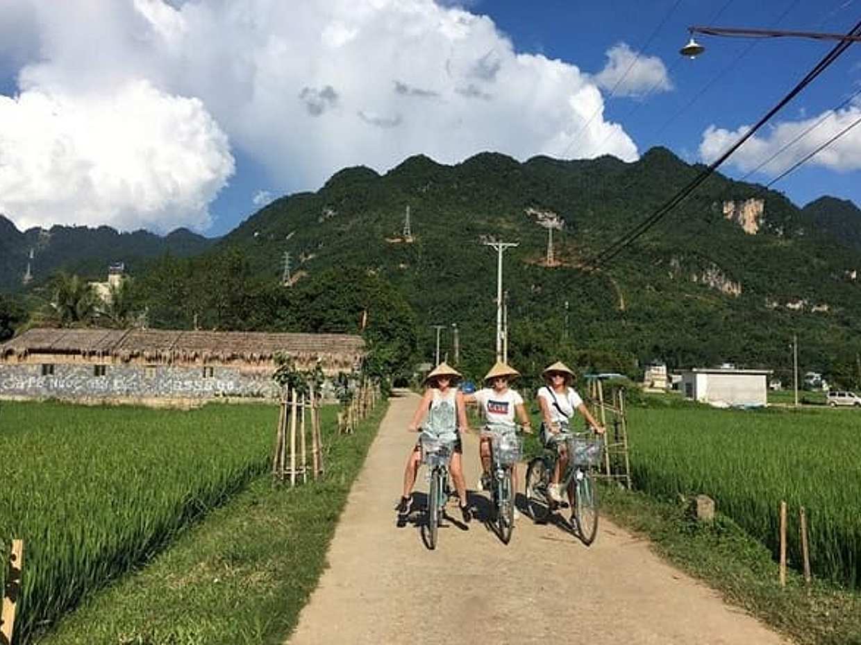 Mai Chau 2 Days 1 Night Classic Tour (Biking - Thai Traditional Dance)