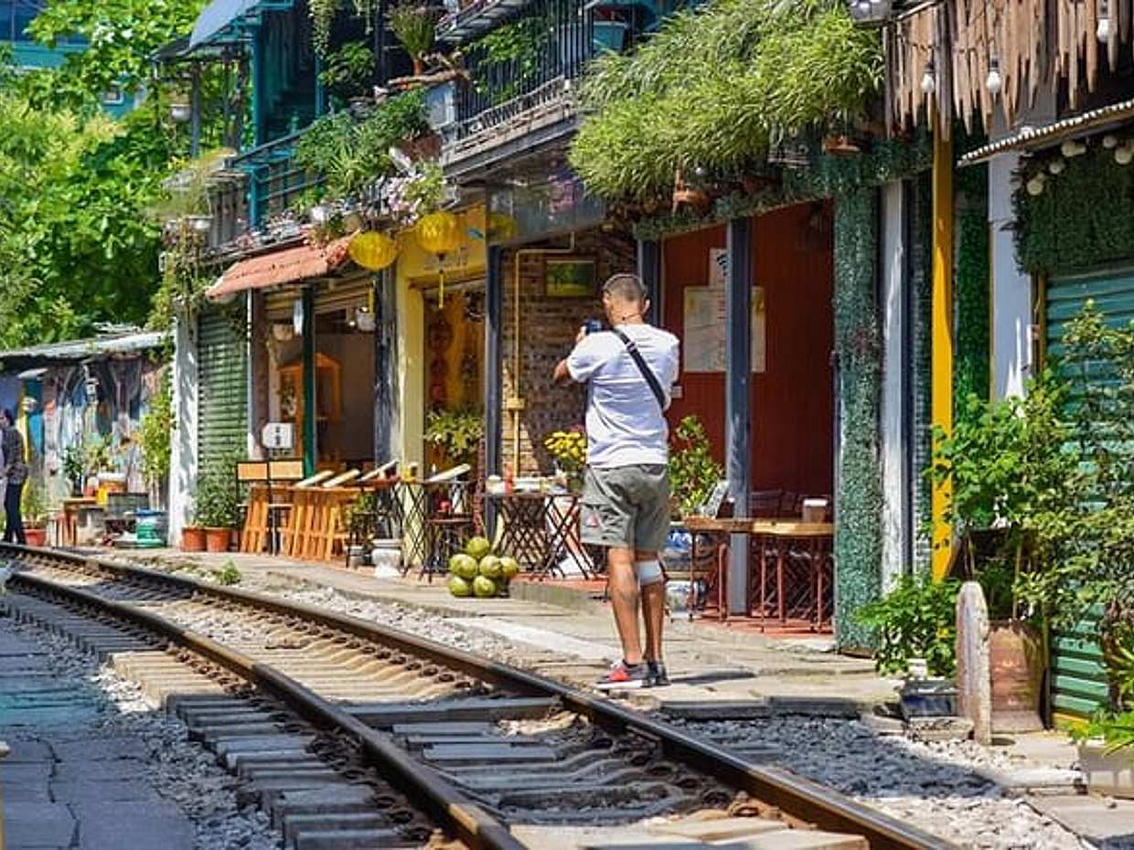 Hanoi City Half Day Private Tour Train Street and Incense Village, photo 5