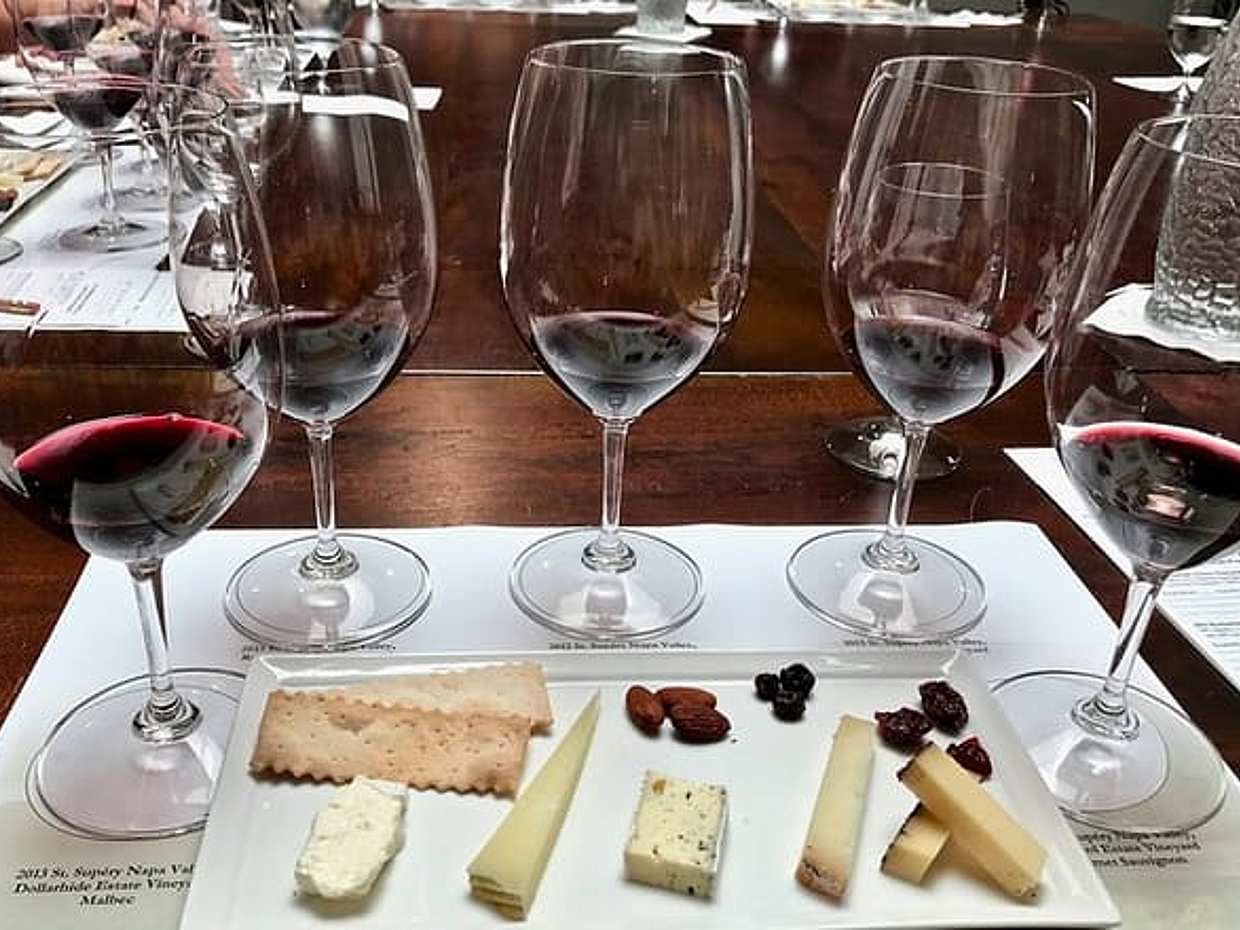 5 hours Tour at Marais and Montmartre in Paris with Wine Tasting, photo 3