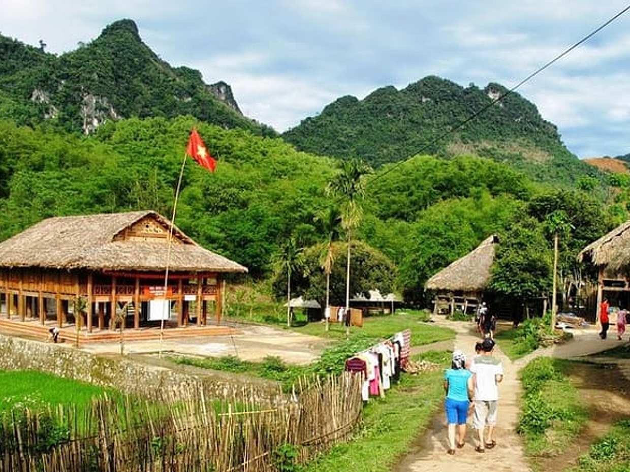 Hanoi - Mai chau Adventure 2 Days 1 Night sleep at bungalow -packaged tour, photo 2
