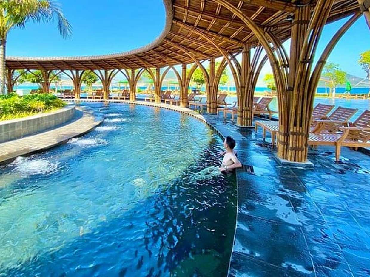 Snorkeling and BBQ Tour on Nha Trang Island with Mud Bath in Vietnam