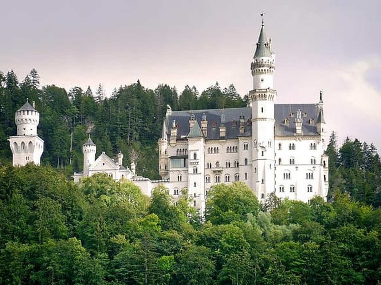 Neuschwanstein Castle and Linderhof Palace Day Trip from Munich in Germany, photo 2