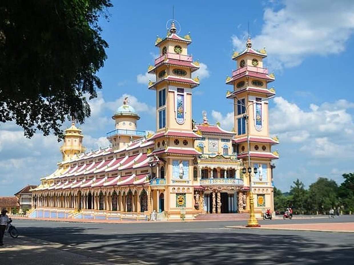 Tay Ninh Tour: Cao Dai Temple & Ba Den Mountain from Saigon