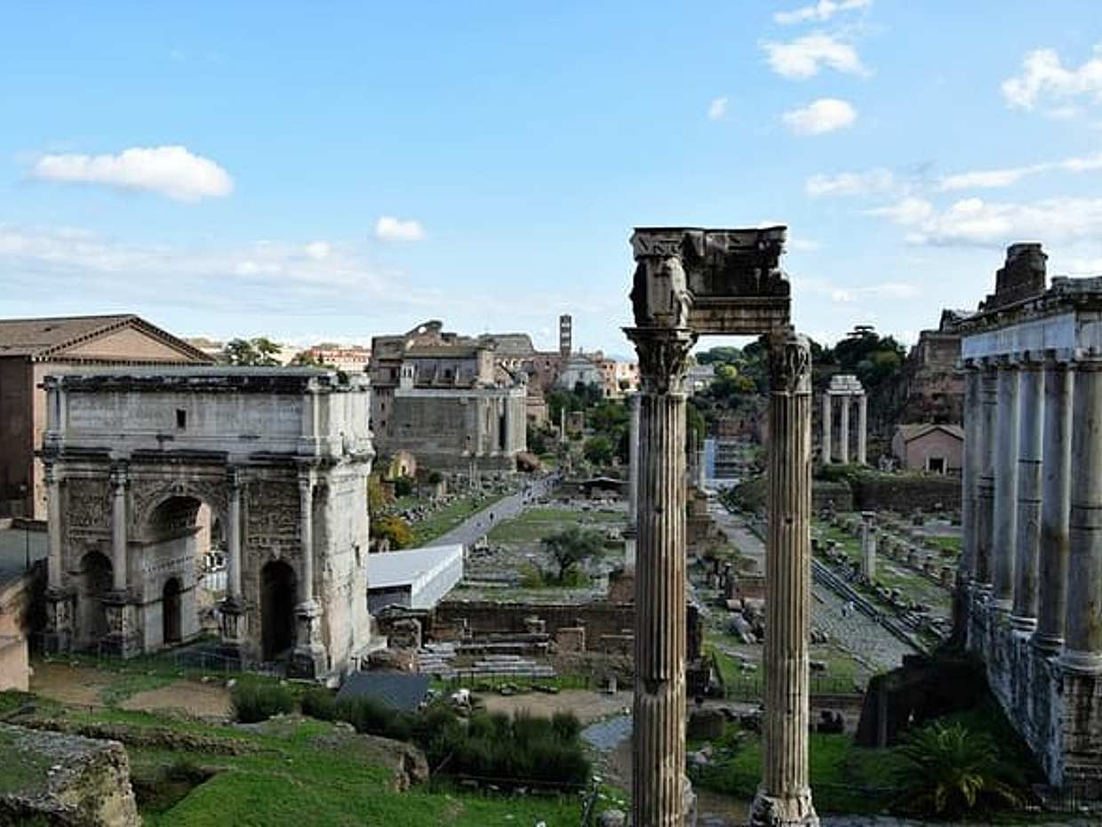 Rome Icons Private Tour: Colosseum & Vatican, Lunch & Luxury Cars, photo 3