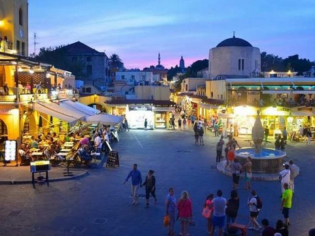 Rodas de noche en Grecia, photo 3