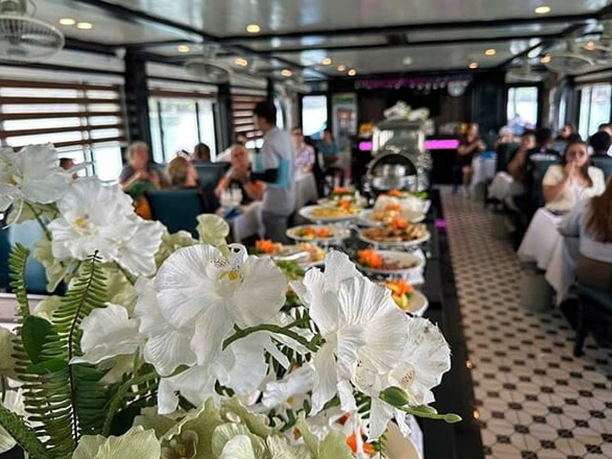 Premium Halong Bay Day Tour: Limousine, Island, Beach and Cave, photo 4