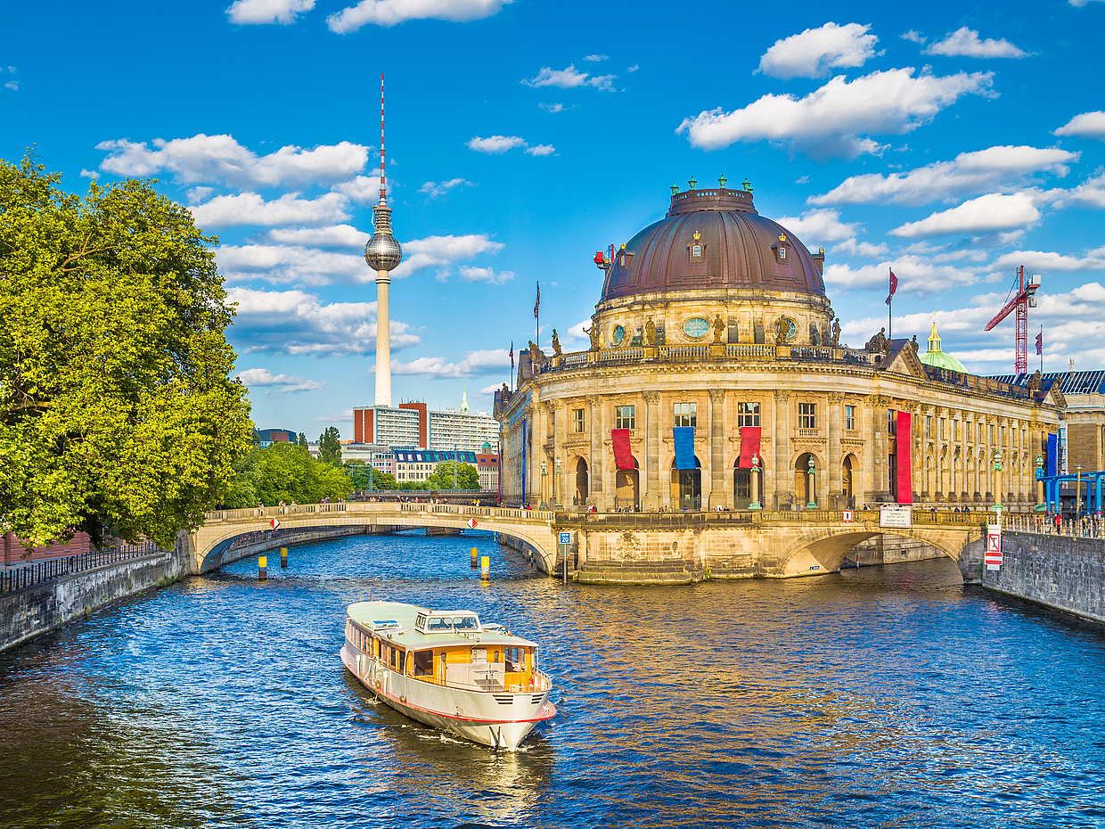 Private Berlin Bike Tour: Discover Berlin History and Highlights in Germany, photo 2