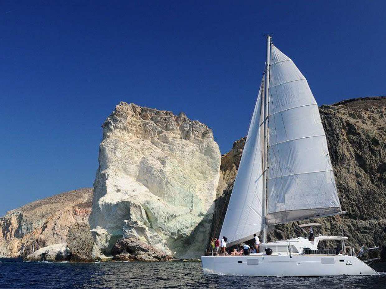 Luxury Sailing Catamaran Daytime Cruise with BBQ & Cocktails in Greece, Santorini, photo 2
