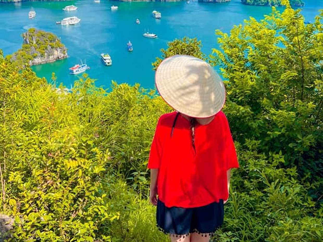 From Hanoi: Ha Long Bay Cruise & Bat Trang Village Day Tour