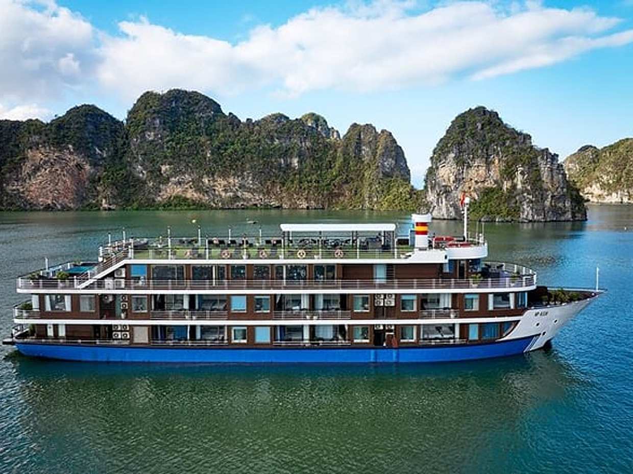 Halong Overnight Cruises 2 Days 1 Night Tour from Hanoi, photo 3
