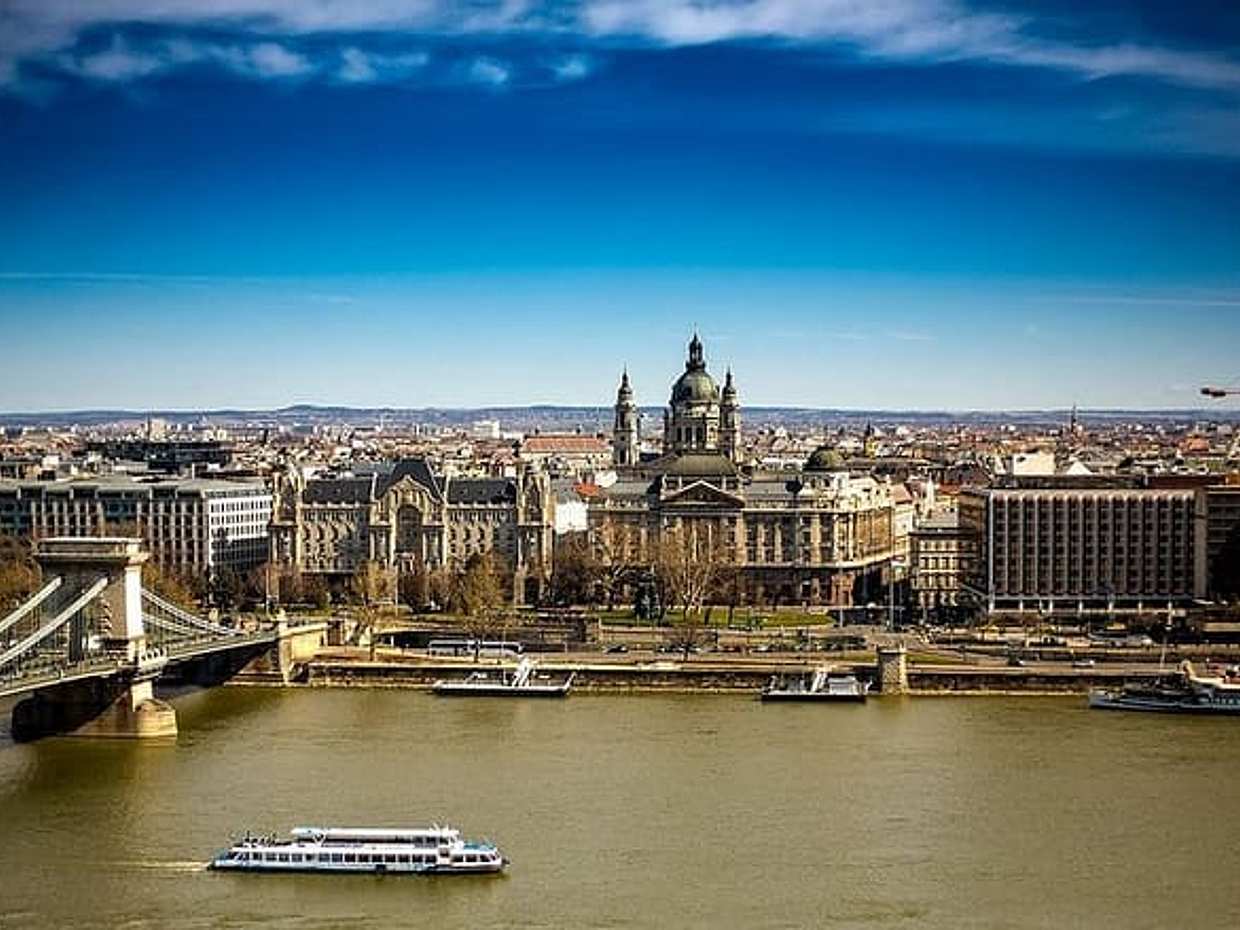 Private Transfer from Prague to Budapest, English-speaking driver, photo 2
