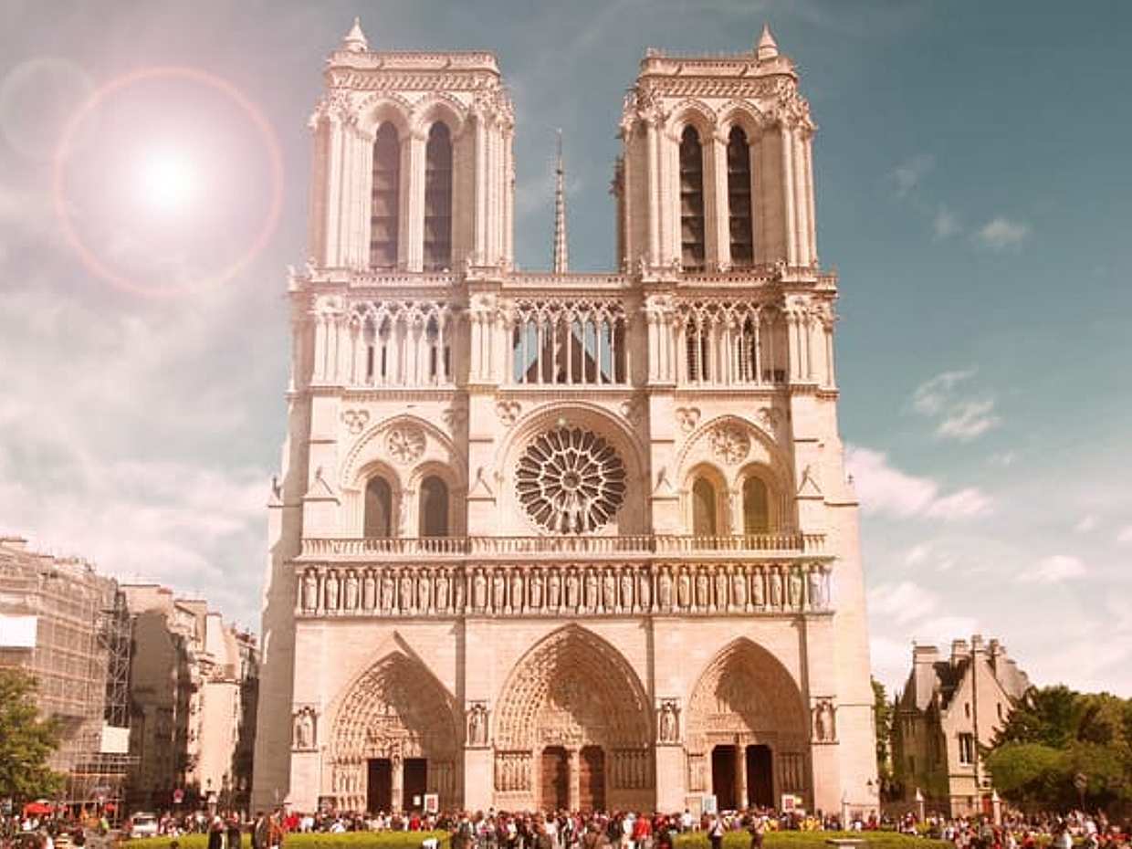 Skip-the-line Notre-Dame Cathedral, Louvre, Paris City Tour - English