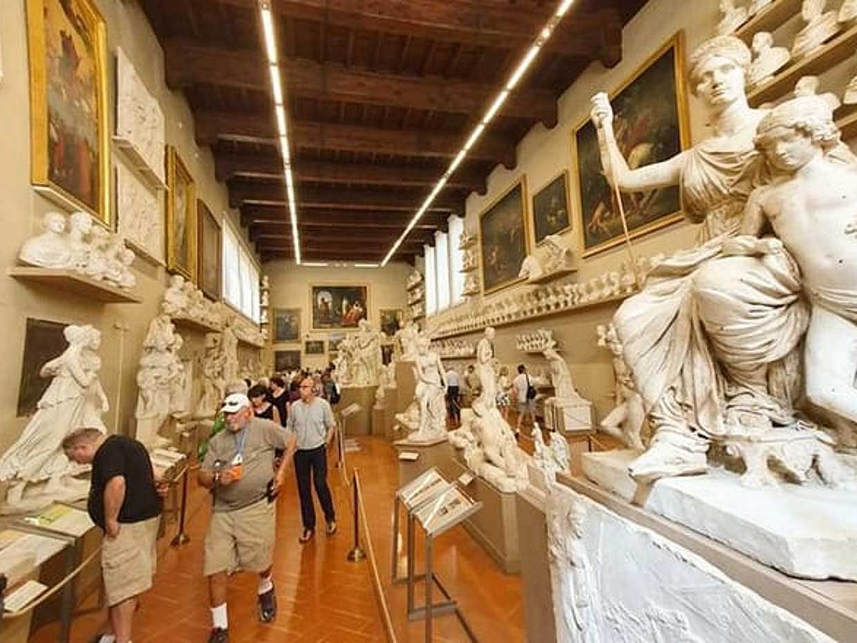 Van with a view and Accademia Gallery in Florence, photo 2