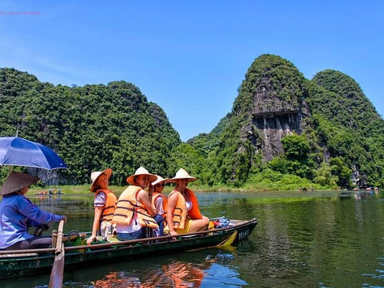 Ninh Binh Luxury Day Tour visit Hoa Lu and Trang An from HANOI, photo 4