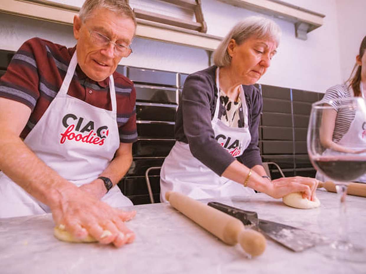 Express Pizza and Cannolo Cooking Class in Florence with a Local Chef, photo 3